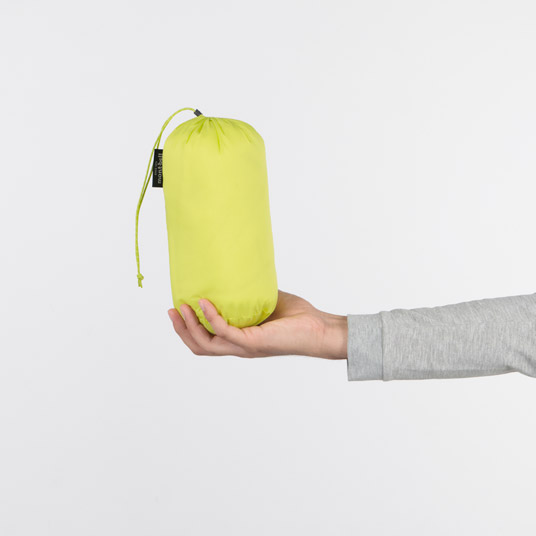 コンパクトに収納でき、携行に便利