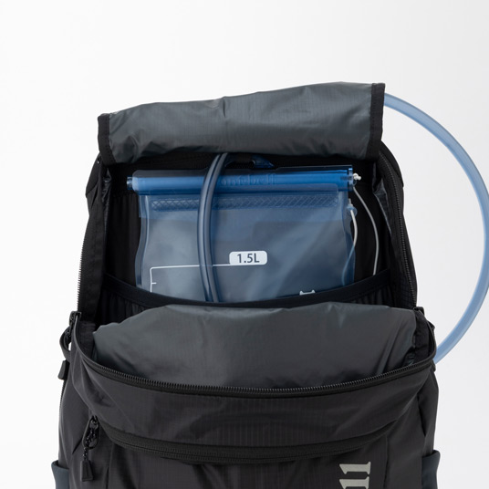 行動しながら水分補給ができるトレールウォーターパック対応