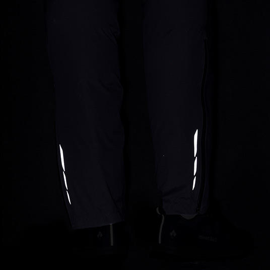 車のライトなどを反射して光るテープ