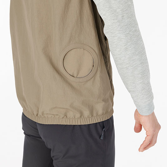 ファン取り付け穴にカバーを装着