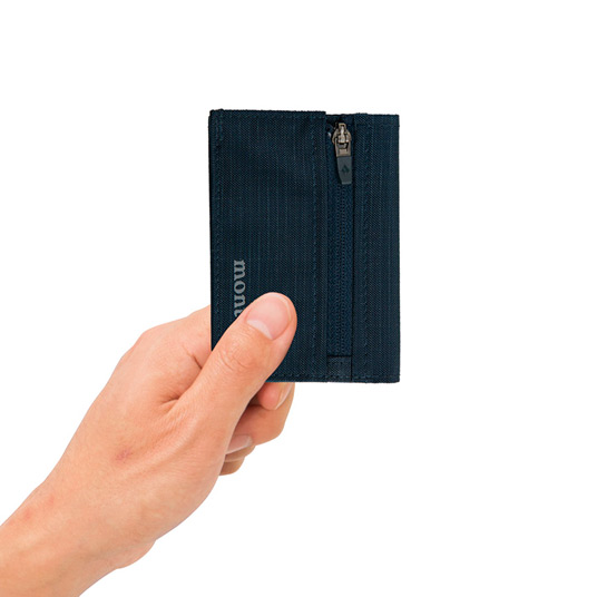 手のひらに収まるコンパクトサイズ