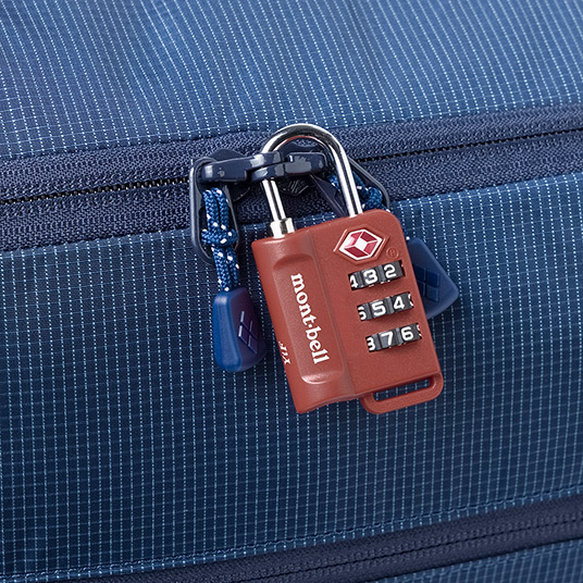 ジッパー部分は「TSロック」（別売）などを取り付けて施錠が可能