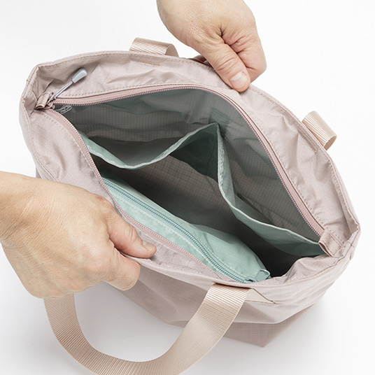 小物が入る内ポケット（PK）