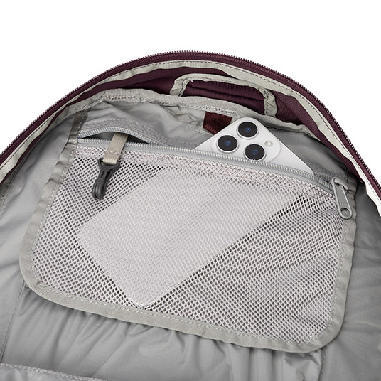 内部のジッパー付きポケット（キーリーシュ付き）