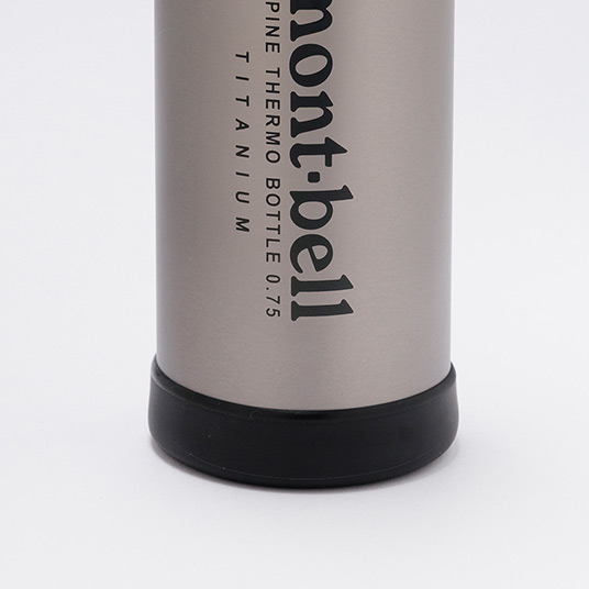 別売りのプロテクターを底に装着した状態