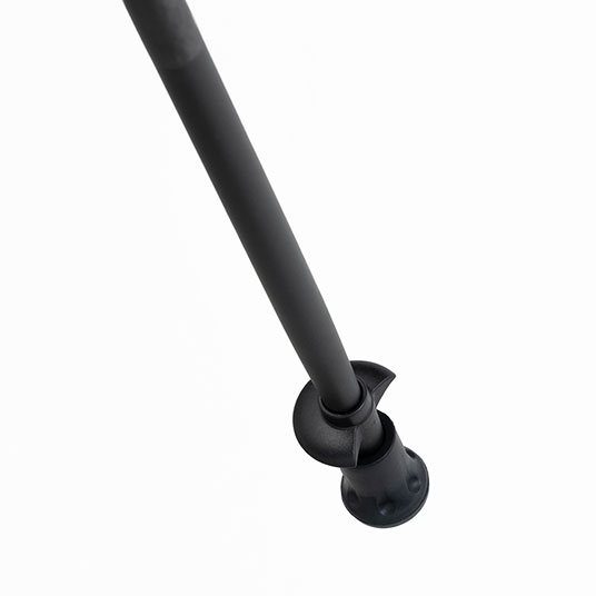 折畳み時に干渉しない半円形の固定式バスケット