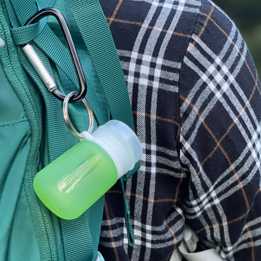 鞄などに吊るして使える