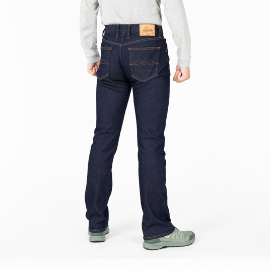 モデル身長175cm／Mサイズ着用