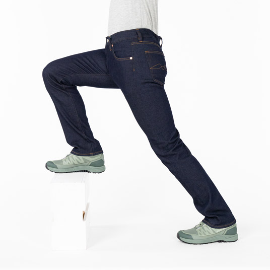 優れたストレッチ性を備えます