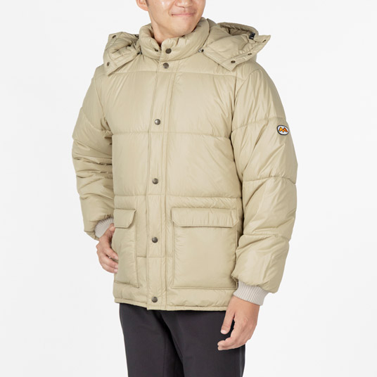 モデル身長178cm／Mサイズ着用