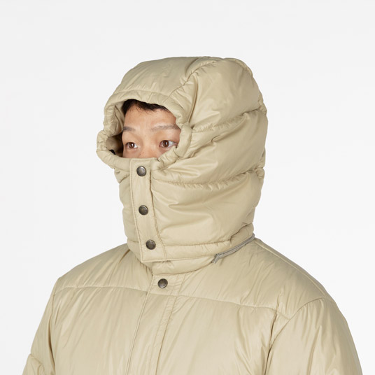 フードをかぶった状態