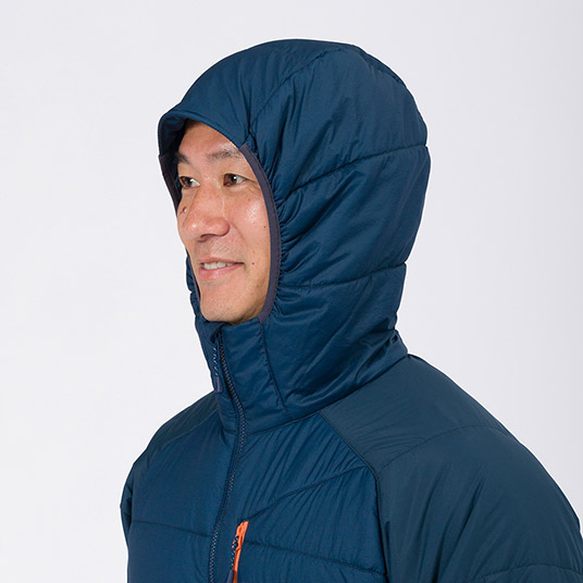 ベルクロでひさしの高さの調節が可能。