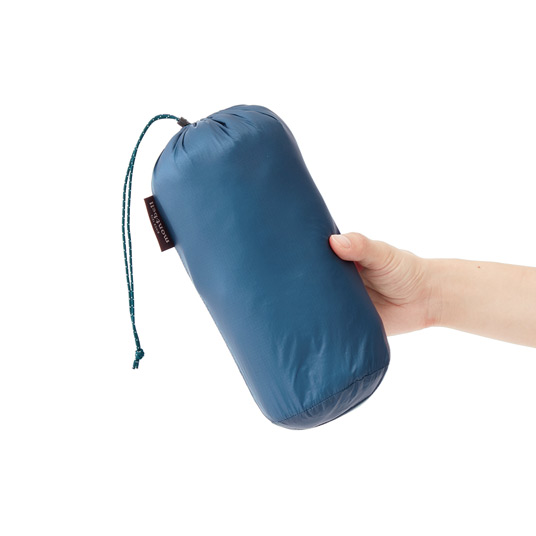 コンパクトに収納でき、携行に便利