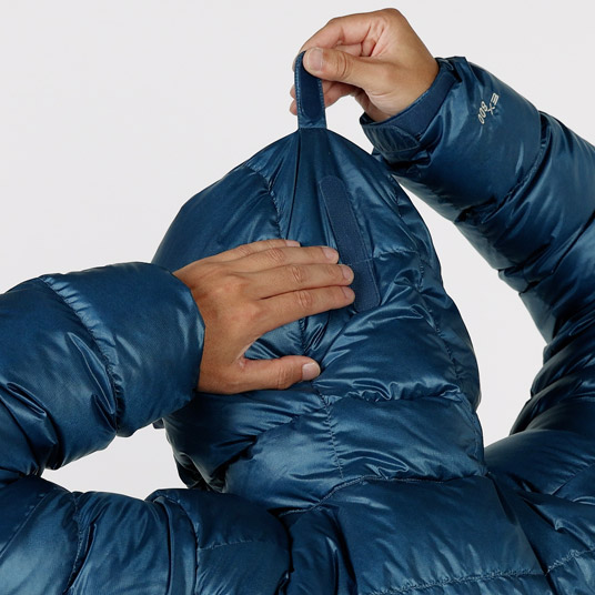 ベルクロでひさしの高さの調節が可能