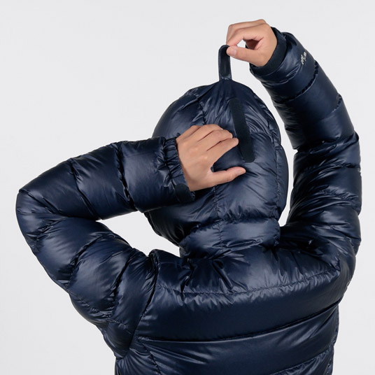 ベルクロでひさしの高さの調節が可能