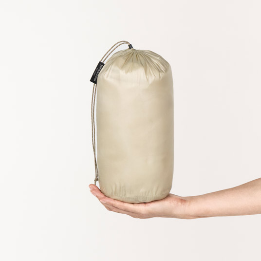 コンパクトに収納でき、携行に便利