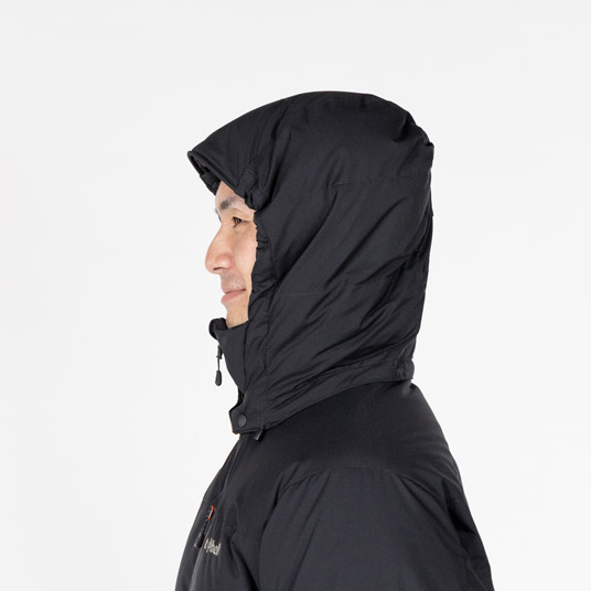 フードをかぶった状態