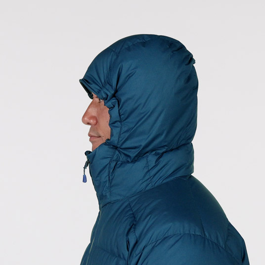 フードをかぶった状態