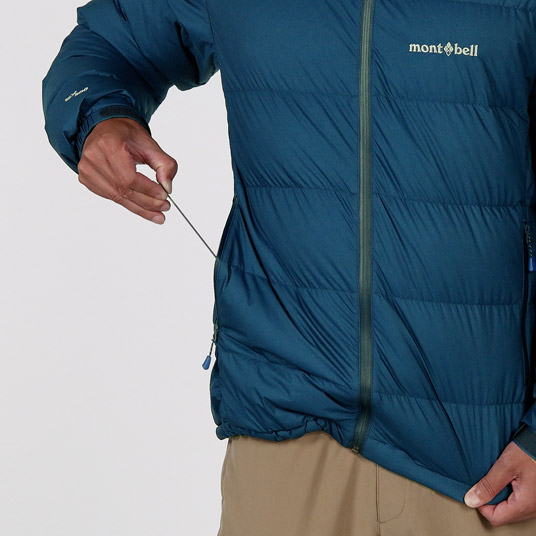 ポケット内のドローコードで裾のフィット感を簡単に調節可能。余ったコードが裾から垂れず、すっきり収納できます