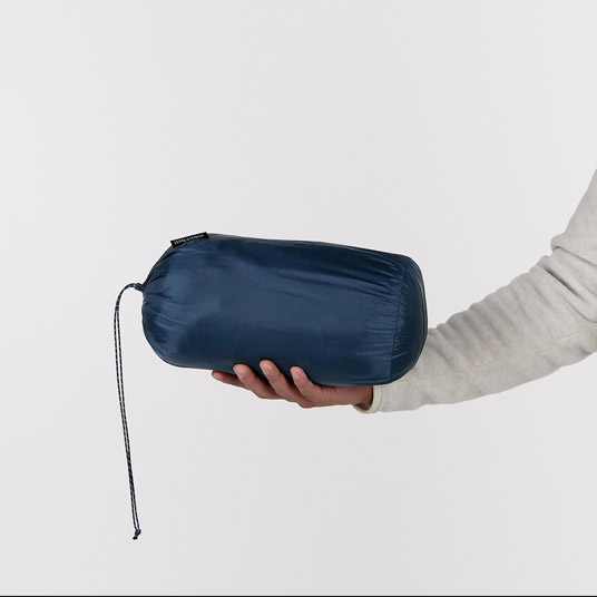 コンパクトに収納でき、携行に便利