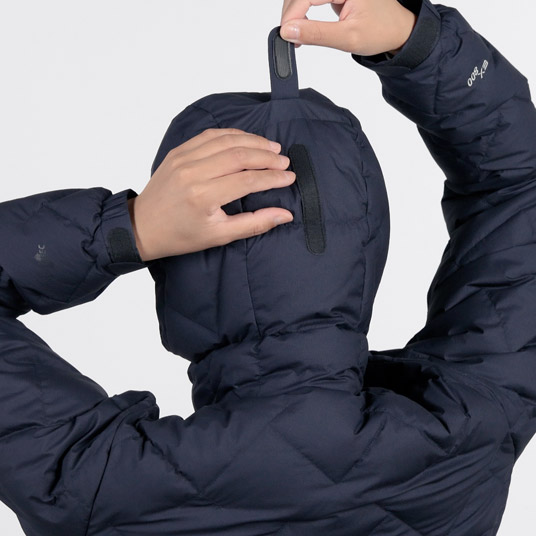 ベルクロでひさしの高さの調節が可能