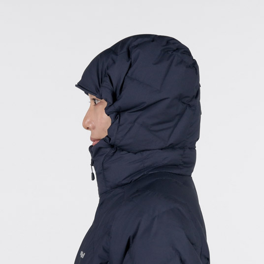 フードをかぶった状態