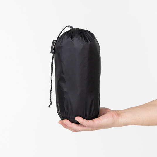 コンパクトに収納でき、携行に便利