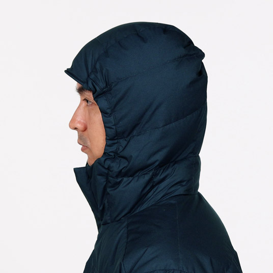 フードをかぶった状態