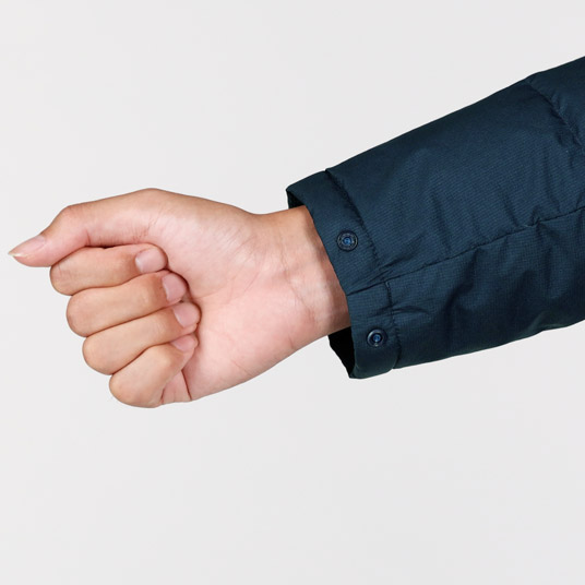 袖口のフィット感を調節でき、冷気の侵入を防ぎます