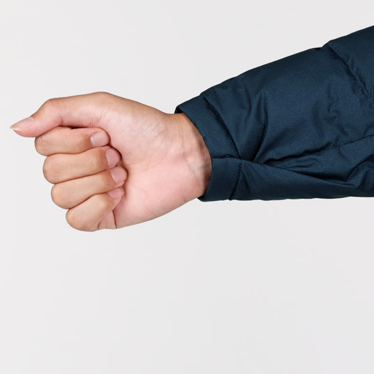 袖口のフィット感を調節でき、冷気の侵入を防ぎます