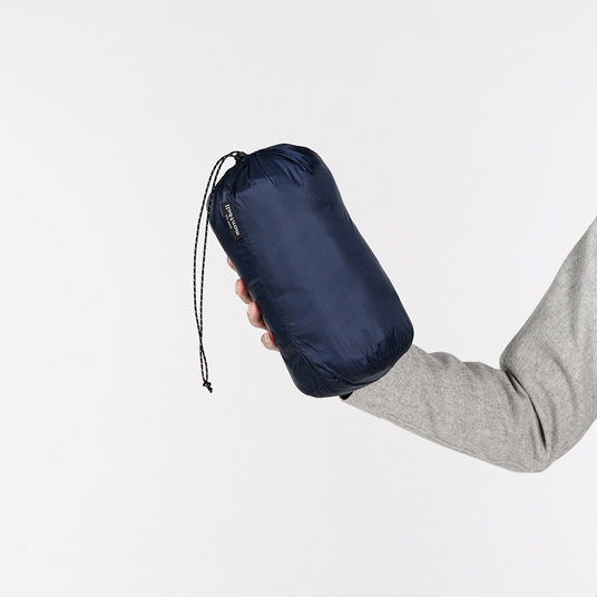 コンパクトに収納でき、携行に便利