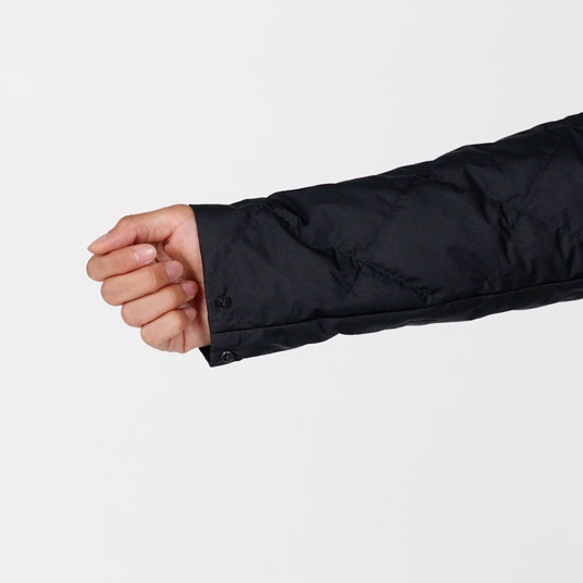 袖口のフィット感を調節でき、冷気の侵入を防ぎます