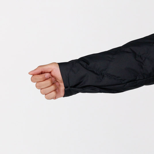 袖口のフィット感を調節でき、冷気の侵入を防ぎます