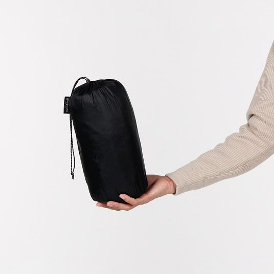 コンパクトに収納でき、携行に便利