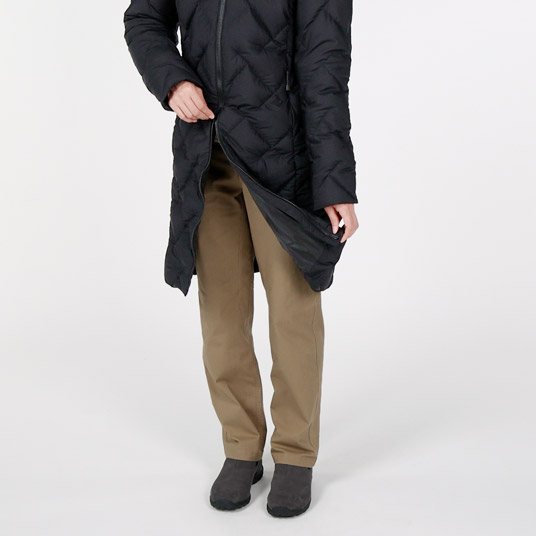 ジッパーを下からも開くことができます