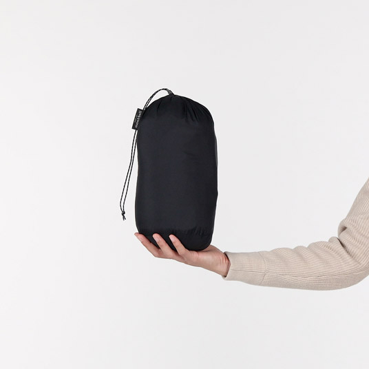 コンパクトに収納でき、携行に便利