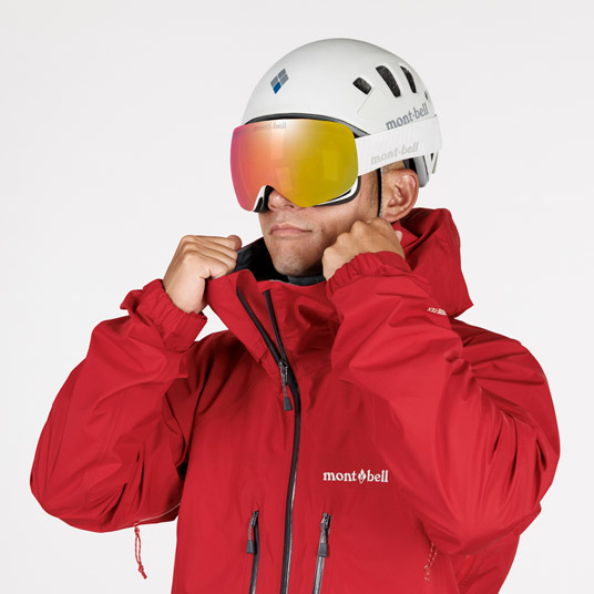 ヘルメットとゴーグルを着用