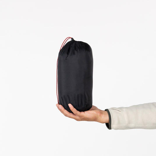 コンパクトに収納でき、携行に便利