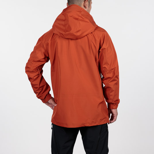 モデル身長178cm／Mサイズ着用