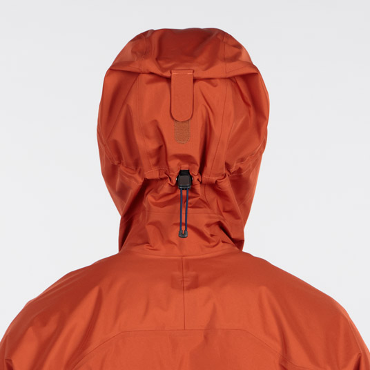 ベルクロでひさしの高さの調節が可能