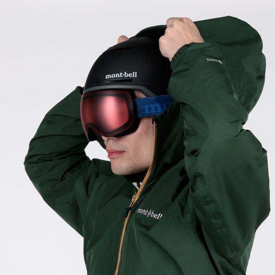 ヘルメットとゴーグルを着用