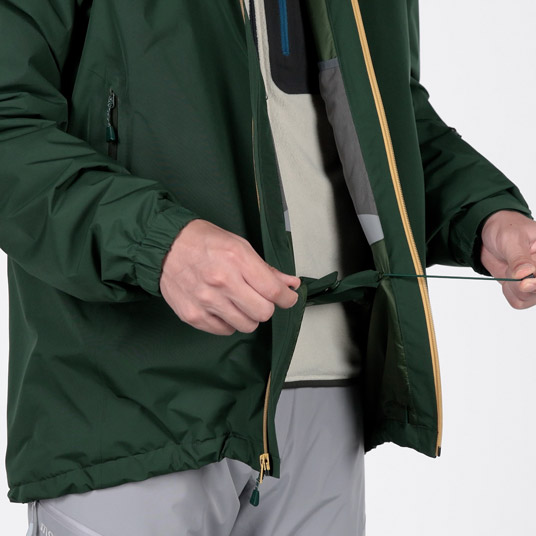 滑り止め付きウインドスカートはドローコードでフィット感を調節できます