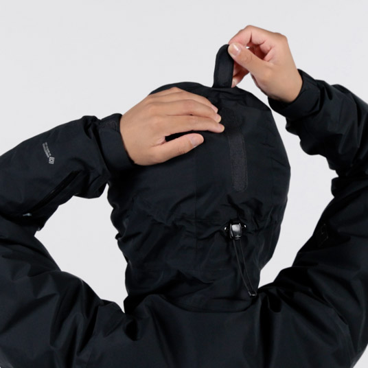 ベルクロでひさしの高さの調節が可能