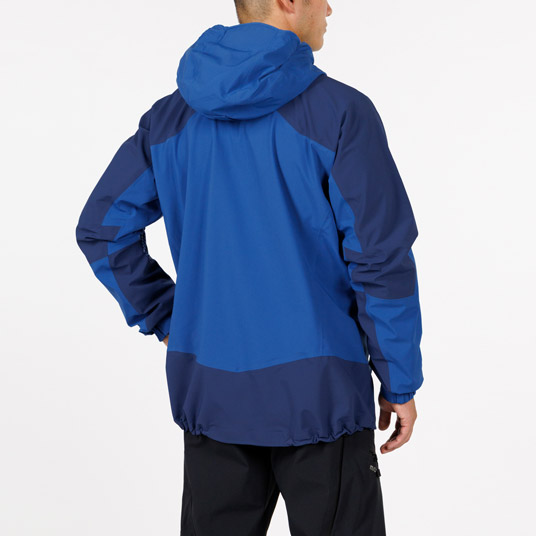 モデル身長178cm／Mサイズ着用