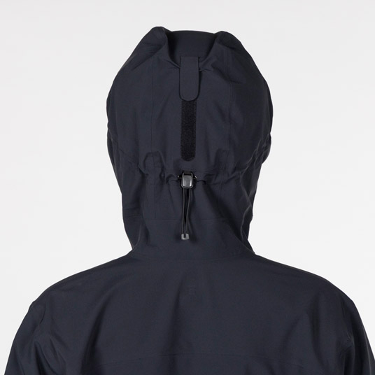 ベルクロでひさしの高さの調節が可能