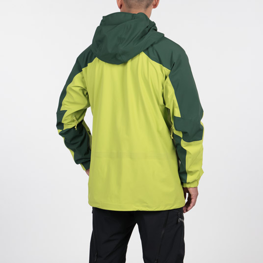 モデル身長178cm／Mサイズ着用