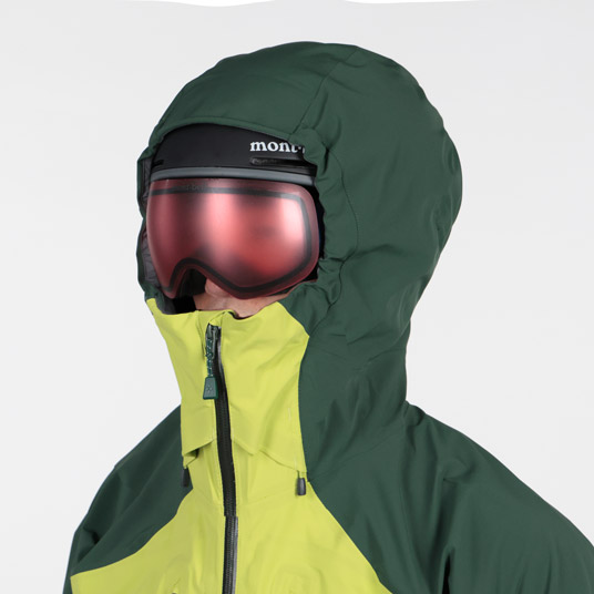 ヘルメット着用の有無に関わらず、高いフィット感が得られる立体フードパターン