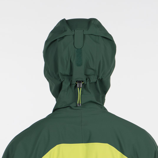 ベルクロでひさしの高さの調節が可能