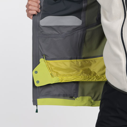 ウエスト内部に設けた隔壁布が、裾からの雪や冷気の進入を防止します