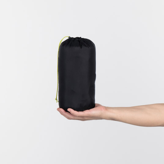 コンパクトに収納でき、携行に便利